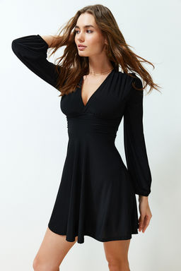 TRENDYOLMILLA Siyah Duz Skater V Yaka Skater/Belden Ac?lan Sandy Midi Elbise TWOSS24EL00829