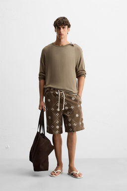 CONTRAST PRINT BERMUDA SHORTS