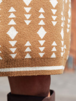 D32.111 Платье вязаное женское бежевый-белый