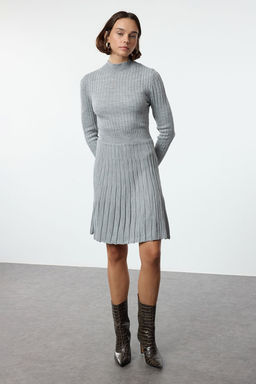 Gri Mini Triko F?rf?rl? Dik Yaka Elbise TWOAW25EL00047 - Trendyolmilla фото 2