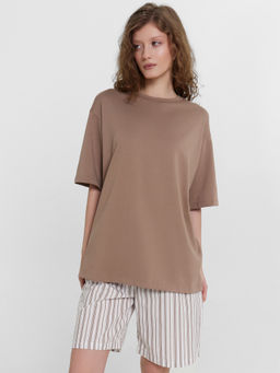 КОМПЛЕКТ ЖЕНСКИЙ (ДЖЕМПЕР, ШОРТЫ) мокко +мокко полоска на белом 592596