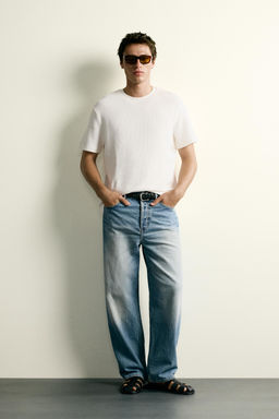 CAMISETA REGULAR FIT SEERSUCKER / Blanco roto