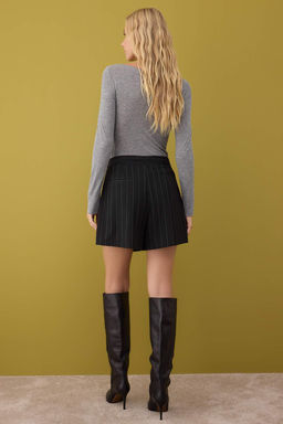 Siyah Cizgili Pilili Cep Detayl? K?sa Sort Etek Sort & Bermuda TWOAW26SR00050 - Trendyolmilla фото 4