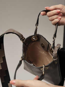 Сумка кожаная кросс-боди Deboro 30347 таупе фавола