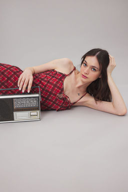 TRENDYOLMILLA K?rm?z? Baglama Detayl? Ekoseli Tul Maxi Esnek Orme Elbise TWOSS25EL00468 фото 2