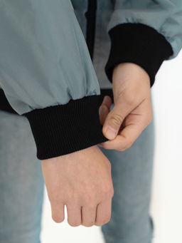 Ветровка детская светлосерая