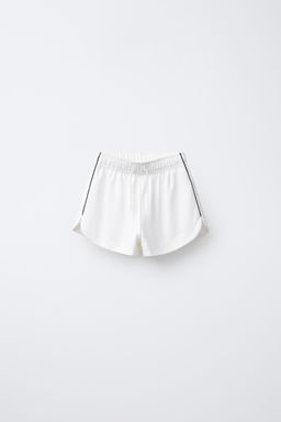 BERMUDA SHORTS WITH PIPING DETAIL