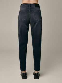 CONTE CON-544 Джинсы mom с высокой посадкой и квадратными карманами washed black