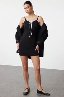 TRENDYOLMILLA Siyah Renk Bloklu Fiyonk Detayl? Bodycone/Vucuda Oturan Mini Orme Elbise TWOSS24EL01126