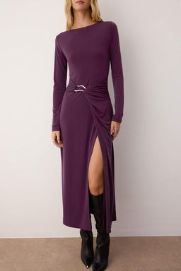TRENDYOLMILLA Siyah Aksesuar Detayl? Fitted/Vucuda Otura Maxi Esnek Orme Elbise TWOAW25EL00462