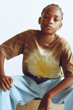 CAMISETA TIE DYE / Marr?n