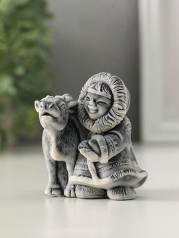 Сувенир "Девочка с оленёнком" 6,4 см