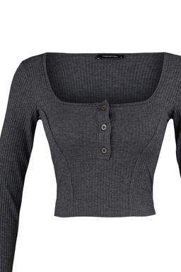 Antrasit Dugme Detayl? Kare Yaka Fitted/Vucuda Oturan Fitilli Esnek Crop Orme Bluz TWOAW23BZ00384