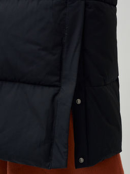 Пальто утепленное стеганное зимнее с капюшоном женское черного цвета 9601Ch - Holdluck фото 12