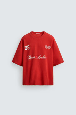 CAMISETA ESTRUCTURA BORDADOS COMBINADOS / Rojo