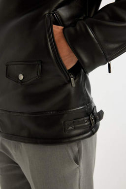 Водоотталкивающая приталенная куртка из искусственной кожи приталенного кроя на подкладке с карманами на молнии - Defacto фото 10