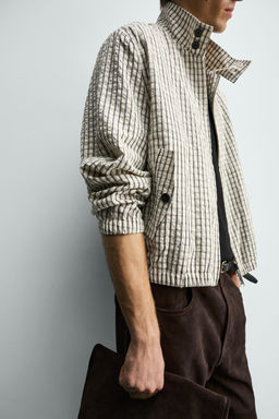 CAZADORA CROPPED FIT CUADROS TEXTURA / Crudo / Negro - Zara фото 5