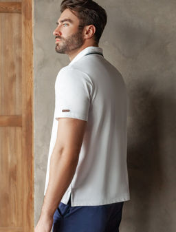 Футболка-поло из фактурного трикотажа