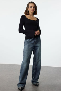 Trendyolmilla Siyah Fitted/Vucuda Oturan Dikis Detayl? Havuz Yaka Esnek Orme Bluz TWOAW25BZ00227 фото 2