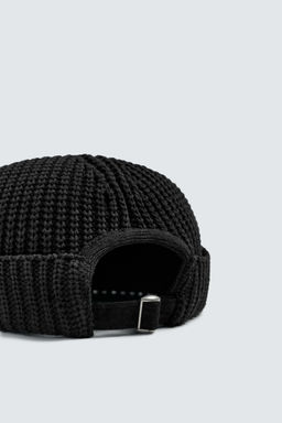 GORRO CORTO / Negro