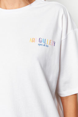 TRENDYOLMILLA Beyaz %100 Pamuk On ve Arka Bask?l? Boyfriend Fit Bisiklet Yaka Orme T-Shirt TWOSS23TS00057  фото 17