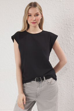TRENDYOLMILLA Beyaz Ribana Detayl? Ay Kol Basic Orme T-Shirt TWOSS24TS00008