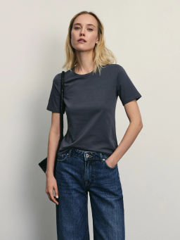 Базовая футболка из эластичного хлопка / Zarina