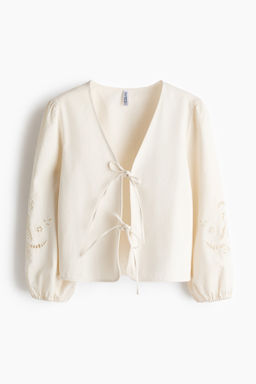 Chaqueta con lazadas y bordado ingl?s
