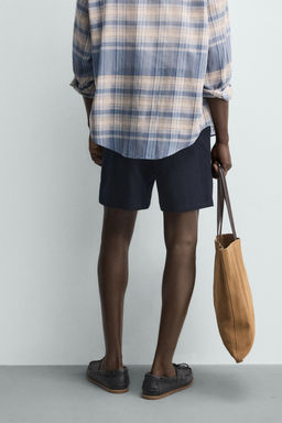 BERMUDA REGULAR FIT ESTRUCTURA SEERSUCKER / Azul