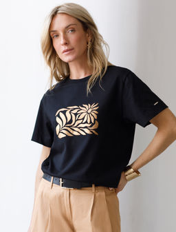 Футболка из премиального хлопка с авторским принтом