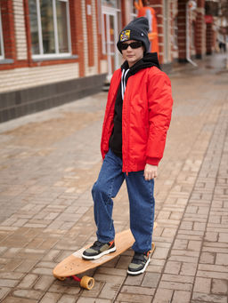 Бомбер демисезонный для мальчика Френд красный