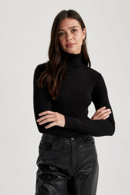 Slim Fit Dar Kesim Bal?kc? Yaka Triko Kazak
