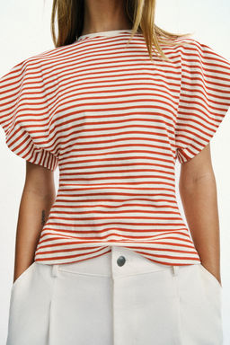 CAMISETA ENTALLADA RAYAS / Raya Roja