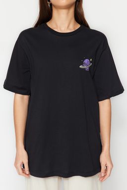 TRENDYOLMILLA Siyah %100 Pamuk On ve Arka Galaksi Bask?l? Boyfriend Fit Bisiklet Yaka Orme T-Shirt TWOSS23TS00257  фото 7