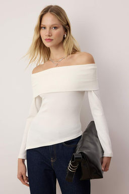 Ekru Carmen Yaka Asimetrik Fitted/Vucuda Oturan Orme Bluz TWOAW26BZ00255 - Trendyolmilla фото 2