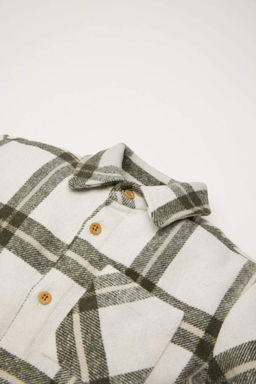 Фланелевая рубашка в клетку с карманами и длинными рукавами для маленьких мальчиков - Defacto фото 2