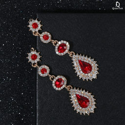 Серьги висячие со стразами Вечерние мадам, цвет бело-красный в золоте, 7см - Queen fair фото 4