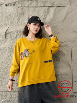 Женский пуловер с круглым вырезом и вышивкой