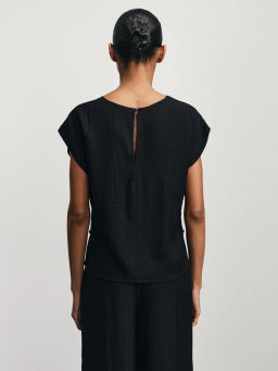 Блузка со спущенным рукавом и декоративными пуговицами / Zarina  фото 5