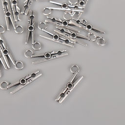 Цена за 20 шт. Металлический элемент, декоративная подвеска «Арт Узор. Прищепка», серебро, 1.9×0.7 см