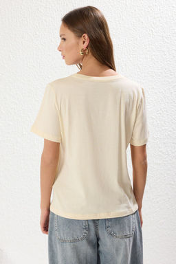 Trendyolmilla Ac?k Tas %100 Pamuk Aksesuar Cicek Detayl? Regular/Normal Kal?p Orme T-Shirt TWOSS25TS00026 фото 5