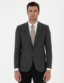 Дымчатая куртка узкого кроя