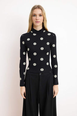 Nasiba Hafiz x Trendyol Collection Siyah Dik Yaka Puantiyeli Uzun Kol Esnek Orme Bluz TWOSS26BZ00352
