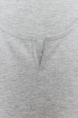 TOP CORTO ABERTURA / Gris vigor?