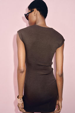 VESTIDO CORTO ESCOTE PICO / Marr?n - Zara фото 3