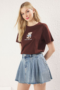 Kahverengi %100 Pamuk Regular/Normal Kal?p Ay?c?k Nak?sl? Orme T-Shirt TWOSS25TS00088