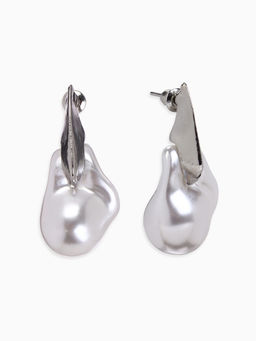 Цена за 2 шт. Серьги жемчуг "Капля борроко", цвет белый в серебре
