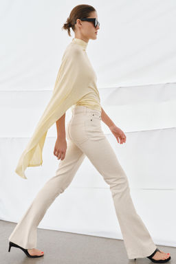 JEANS ZW COLLECTION BOOTCUT TIRO MEDIO / Crudo