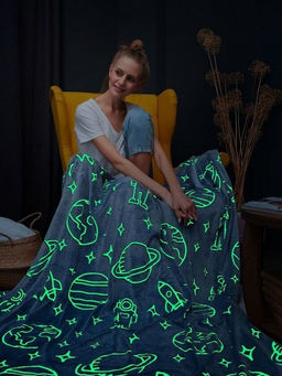 Покрывало-плед Планеты- светится в темноте! фланель-микрофибра 150*200 см.