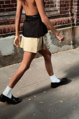 PLEATED SHORTS WITH BUTTONS - Zara фото 7